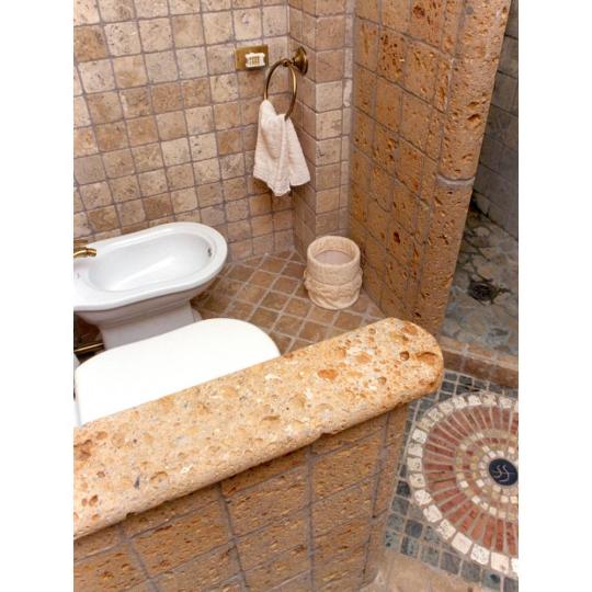 tufa termesko travertin meszko csempe padlolap terelvalaszto furdoszoba furdo tervezes belsoepiteszet lakberendezes 3d latvanyterv.jpg